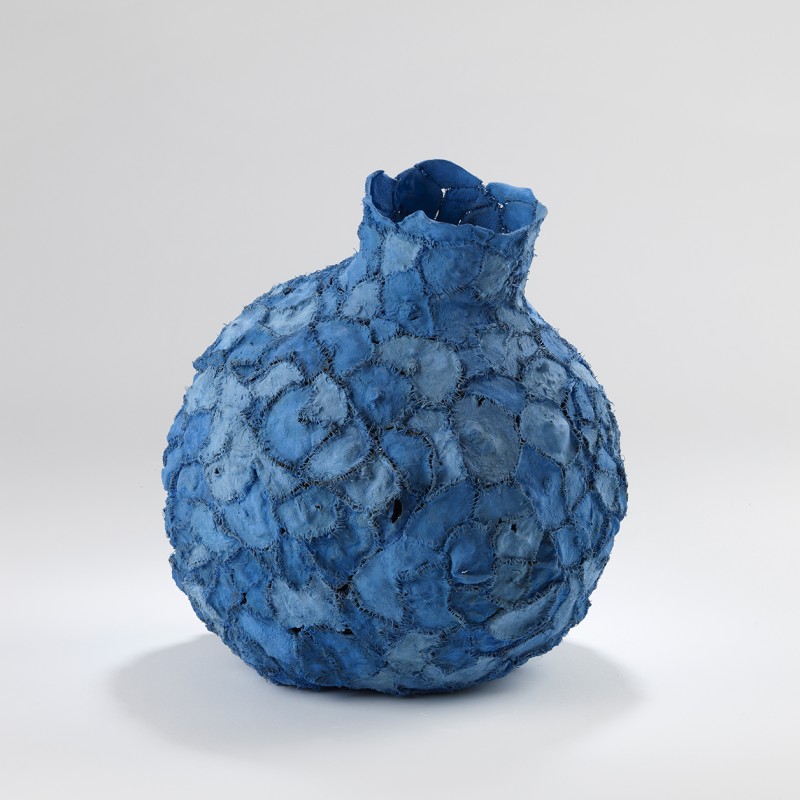 <a href="https://www.galeriegosserez.com/artistes/l-c-lab.html"> L&C Lab</a> - Biomater - Vase Light Blue 